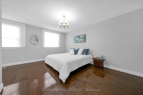 Photo 19 at 158 Hilda Avenue, Newtonbrook West, Toronto