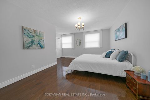 Photo 20 at 158 Hilda Avenue, Newtonbrook West, Toronto