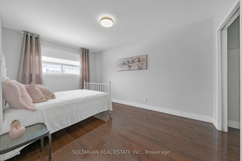 Photo 21 at 158 Hilda Avenue, Newtonbrook West, Toronto