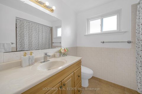 Photo 24 at 158 Hilda Avenue, Newtonbrook West, Toronto