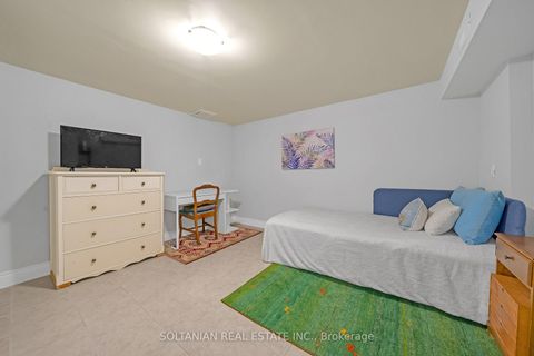 Photo 33 at 158 Hilda Avenue, Newtonbrook West, Toronto