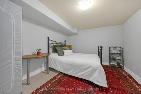 Photo 34 at 158 Hilda Avenue, Newtonbrook West, Toronto