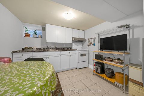 Photo 35 at 158 Hilda Avenue, Newtonbrook West, Toronto