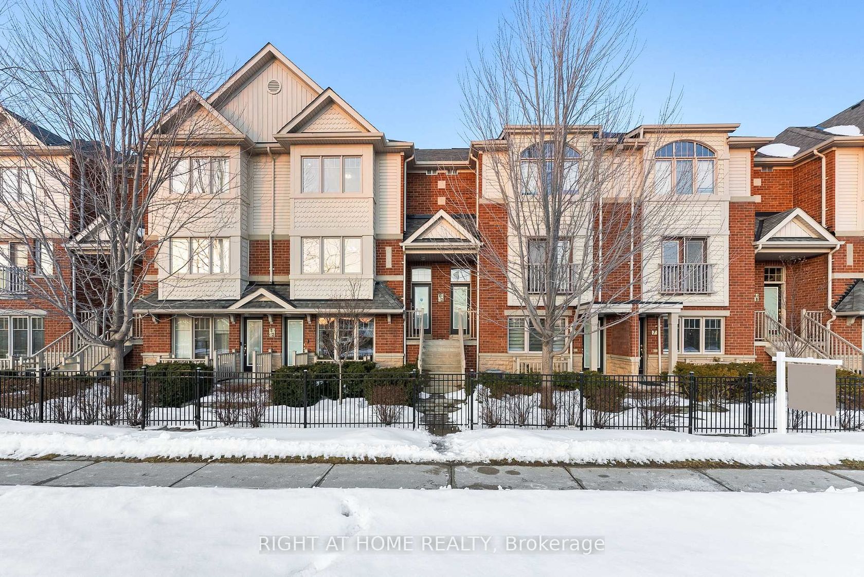 12 - 5725 Tenth Line W, Churchill Meadows, Mississauga by Loree Meneguzzi Real Estate 12 - 5725 Tenth Line W, Churchill Meadows, Mississauga