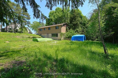 Photo 3 at 28 Avenue Road, North Richvale, Richmond Hill