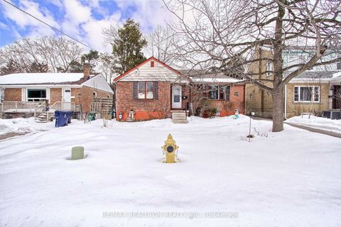 Photo 2 at 66 Patricia Avenue, Newtonbrook West, Toronto