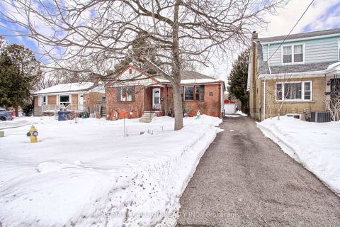 Photo 4 at 66 Patricia Avenue, Newtonbrook West, Toronto