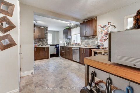 Photo 8 at 66 Patricia Avenue, Newtonbrook West, Toronto