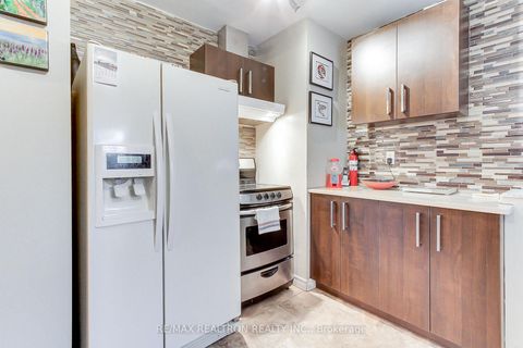 Photo 10 at 66 Patricia Avenue, Newtonbrook West, Toronto
