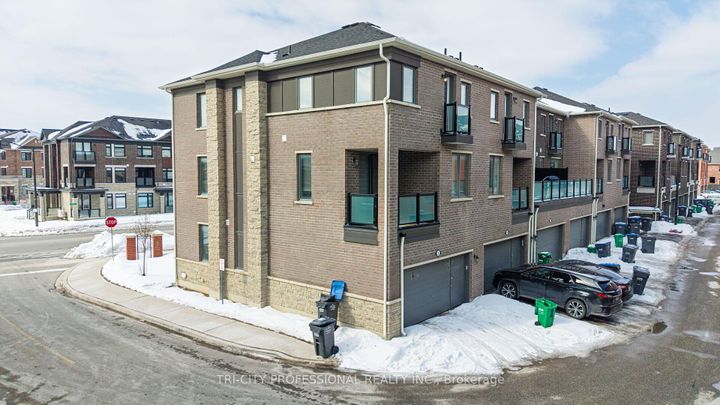 Photo 2 at 2 Summer Wind Lane, Northwest Brampton, Brampton