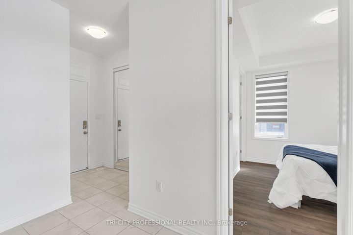 Photo 6 at 2 Summer Wind Lane, Northwest Brampton, Brampton