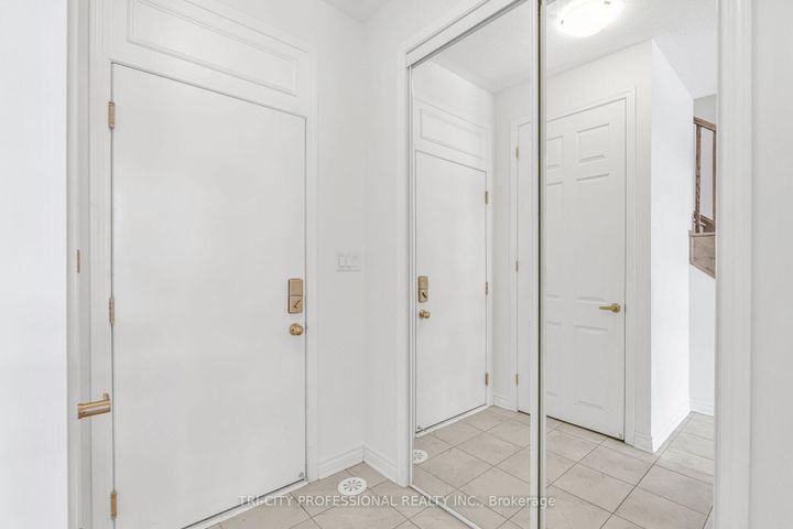 Photo 7 at 2 Summer Wind Lane, Northwest Brampton, Brampton