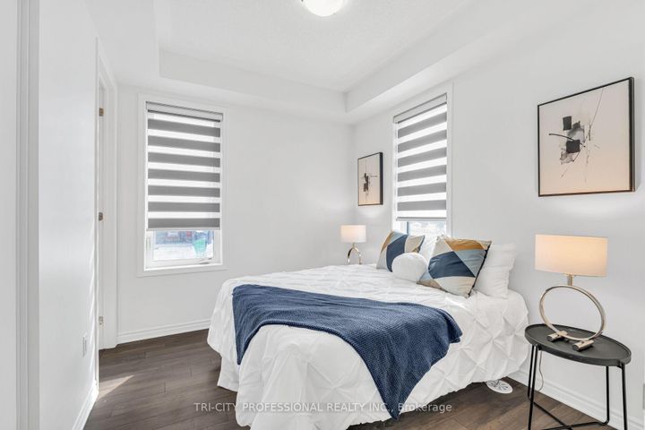 Photo 8 at 2 Summer Wind Lane, Northwest Brampton, Brampton