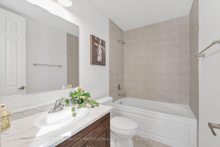 Photo 10 at 2 Summer Wind Lane, Northwest Brampton, Brampton