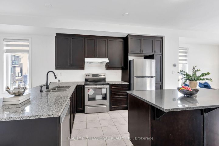 Photo 17 at 2 Summer Wind Lane, Northwest Brampton, Brampton