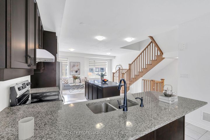 Photo 18 at 2 Summer Wind Lane, Northwest Brampton, Brampton