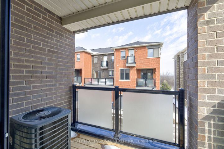 Photo 25 at 2 Summer Wind Lane, Northwest Brampton, Brampton