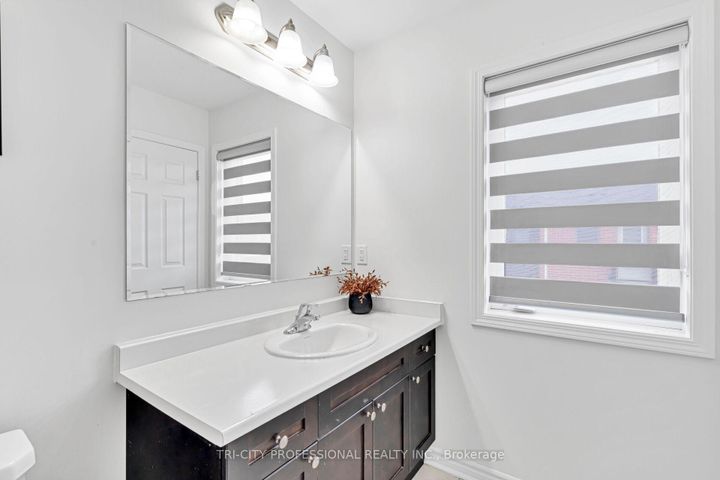 Photo 31 at 2 Summer Wind Lane, Northwest Brampton, Brampton