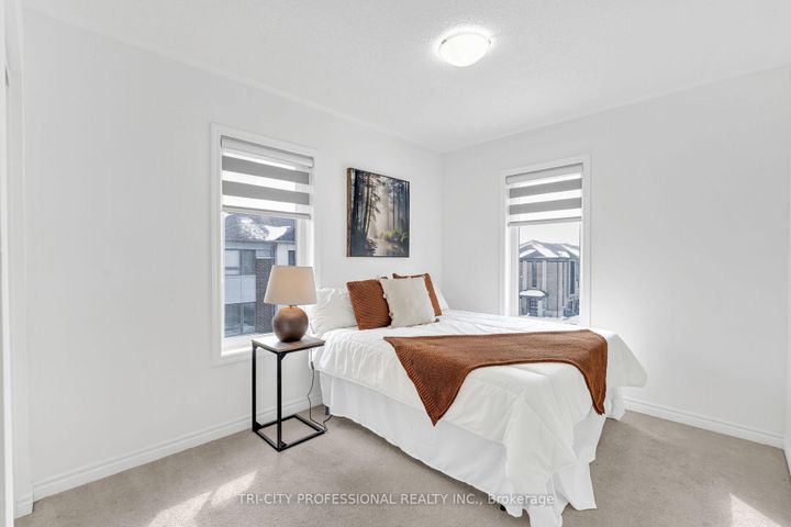 Photo 36 at 2 Summer Wind Lane, Northwest Brampton, Brampton