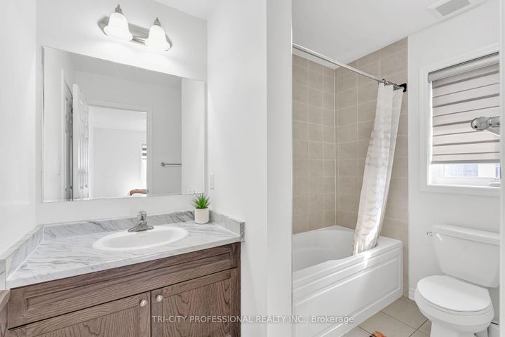 Photo 38 at 2 Summer Wind Lane, Northwest Brampton, Brampton