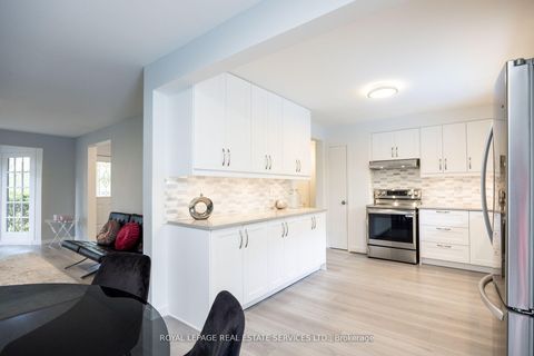 Photo 11 at 198 Romfield Circuit, Royal Orchard, Markham