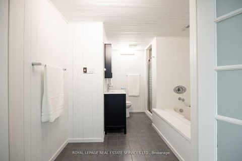 Photo 36 at 198 Romfield Circuit, Royal Orchard, Markham