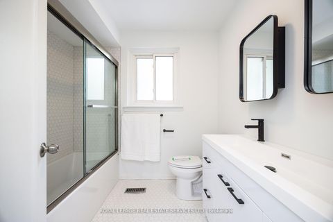 Photo 40 at 198 Romfield Circuit, Royal Orchard, Markham