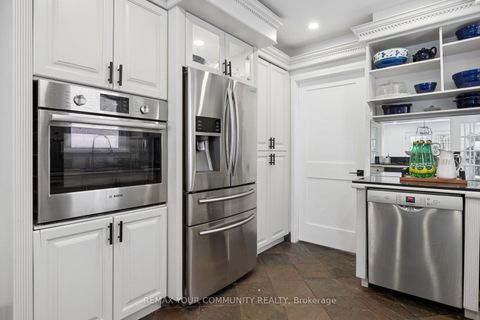 Photo 11 at 16 Autumn Way, Aurora Heights, Aurora