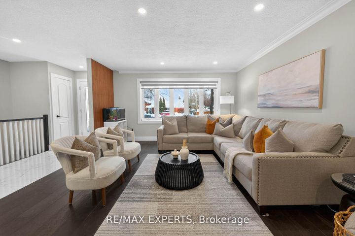 Photo 4 at 60 Suburban Drive, Streetsville, Mississauga