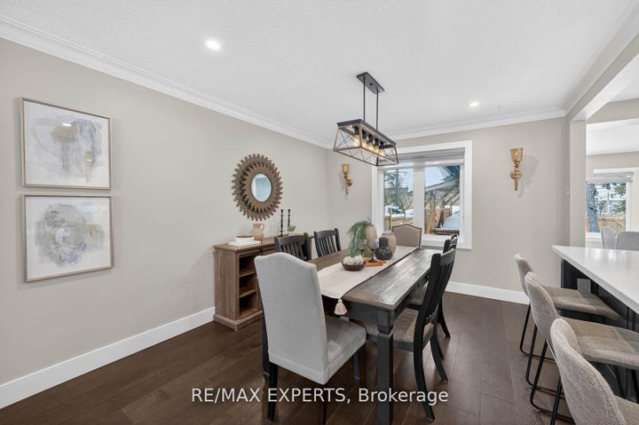 Photo 7 at 60 Suburban Drive, Streetsville, Mississauga