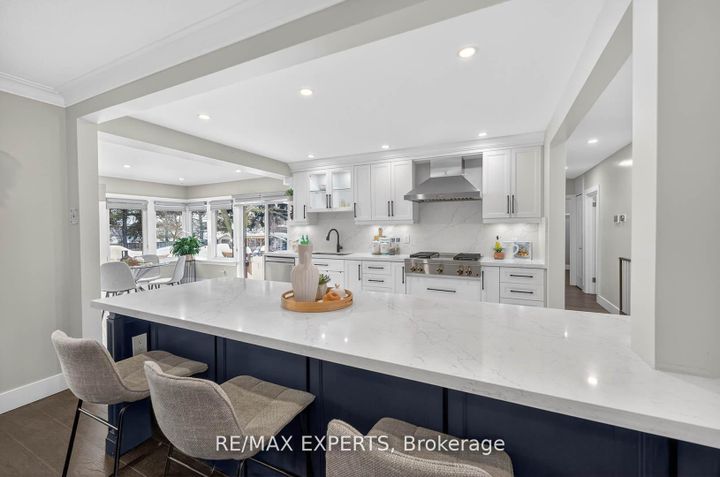 Photo 9 at 60 Suburban Drive, Streetsville, Mississauga