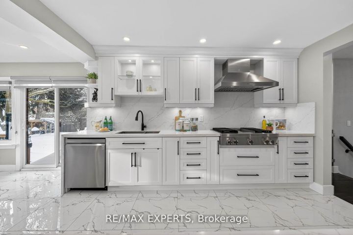 Photo 10 at 60 Suburban Drive, Streetsville, Mississauga