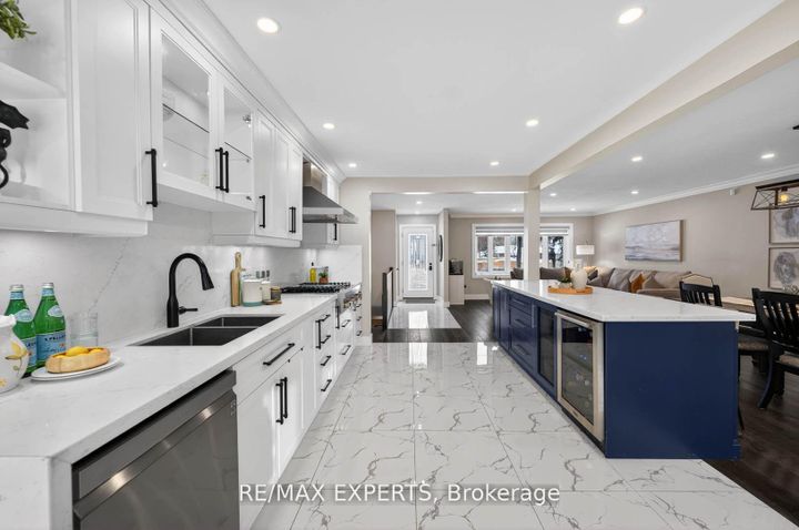 Photo 13 at 60 Suburban Drive, Streetsville, Mississauga