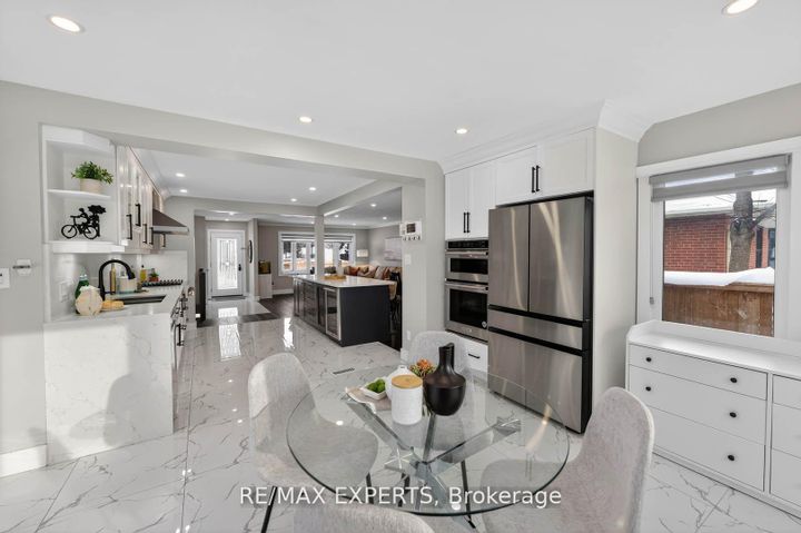 Photo 14 at 60 Suburban Drive, Streetsville, Mississauga