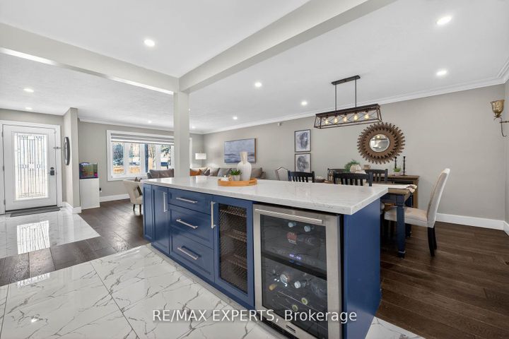 Photo 15 at 60 Suburban Drive, Streetsville, Mississauga