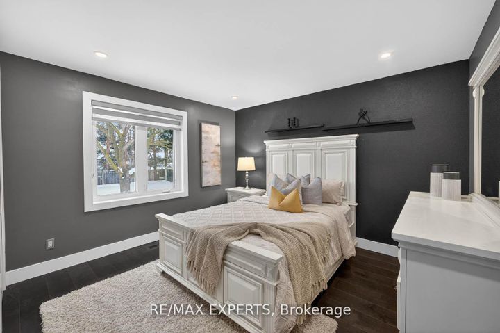 Photo 17 at 60 Suburban Drive, Streetsville, Mississauga