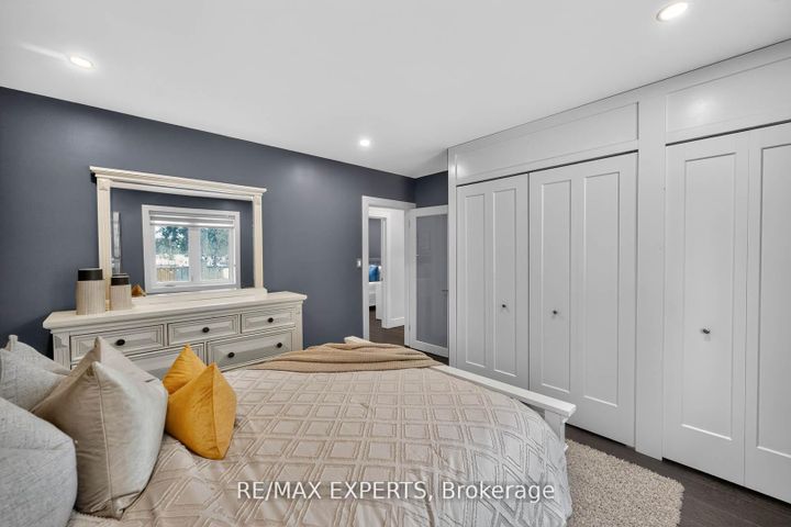 Photo 18 at 60 Suburban Drive, Streetsville, Mississauga