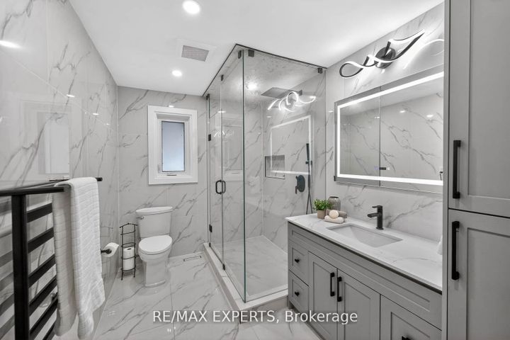 Photo 23 at 60 Suburban Drive, Streetsville, Mississauga