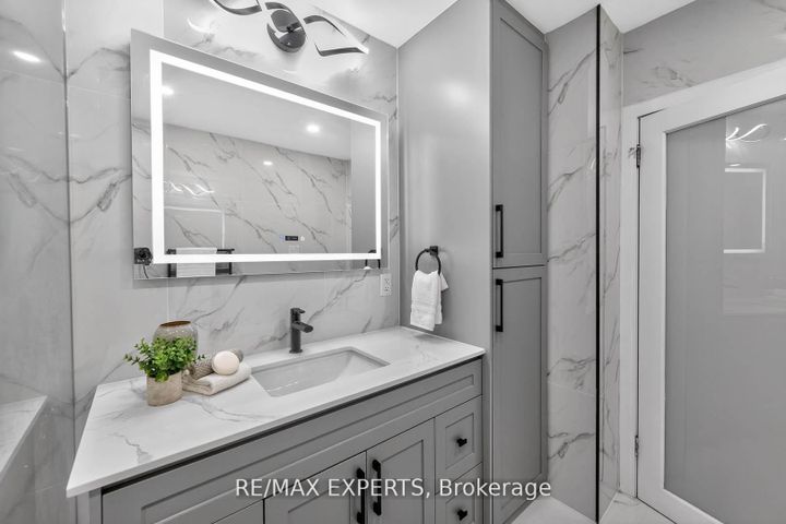 Photo 24 at 60 Suburban Drive, Streetsville, Mississauga