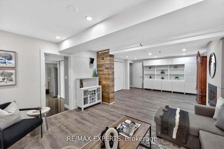 Photo 27 at 60 Suburban Drive, Streetsville, Mississauga