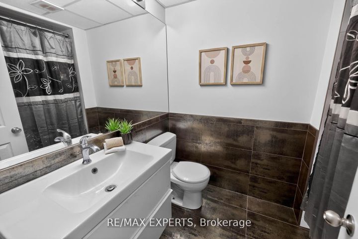 Photo 32 at 60 Suburban Drive, Streetsville, Mississauga