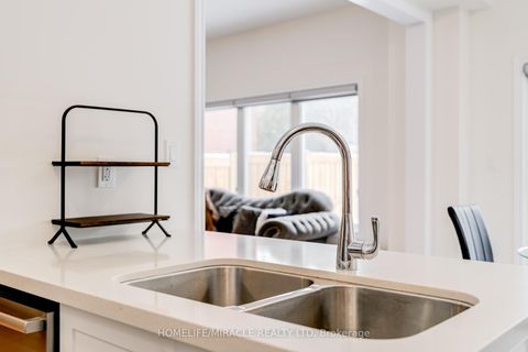 Photo 15 at 283 Fleetwood Drive, Eastdale, Oshawa