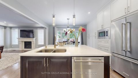 Photo 11 at 7 Fitzmaurice Drive, Patterson, Vaughan