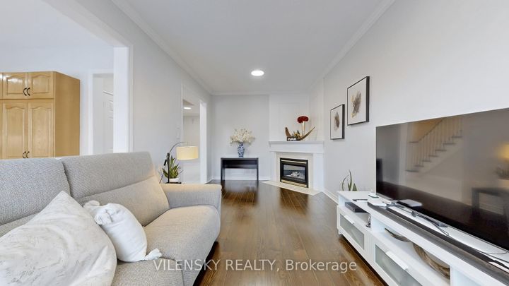 Photo 6 at 15 Gladstone Avenue, Maple, Vaughan