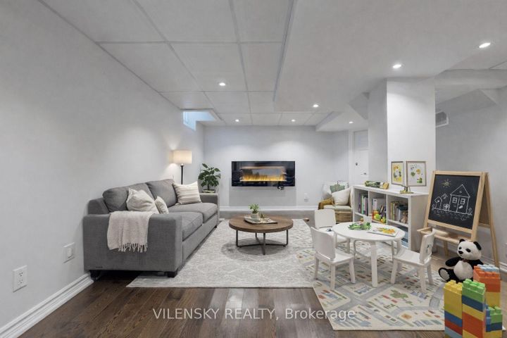 Photo 32 at 15 Gladstone Avenue, Maple, Vaughan