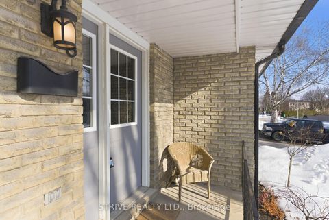 Photo 2 at 8 Quinn Drive, Bowmanville, Clarington