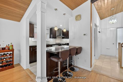 Photo 3 at 130 Verobeach Boulevard, Humbermede, Toronto