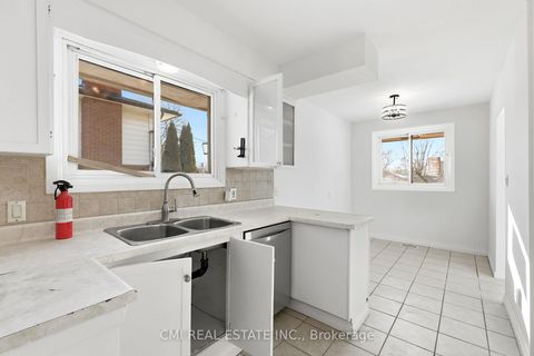 Photo 6 at 913 King Street, Downtown Whitby, Whitby