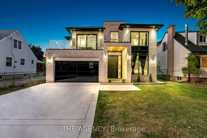 Photo 1 at 9 Earl Street, Streetsville, Mississauga