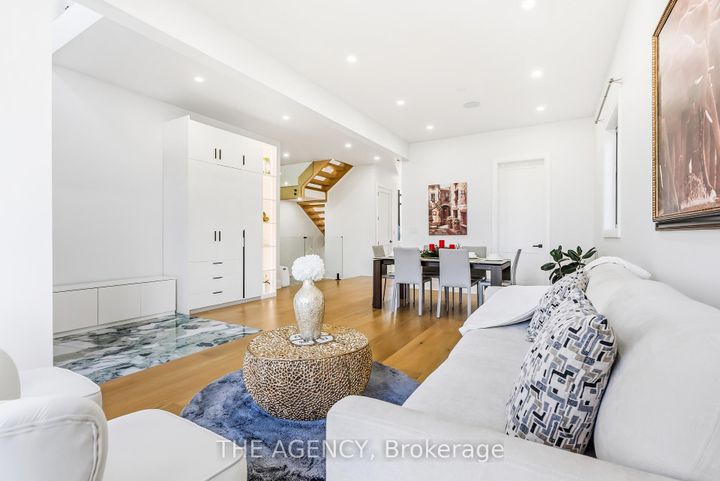 Photo 12 at 9 Earl Street, Streetsville, Mississauga